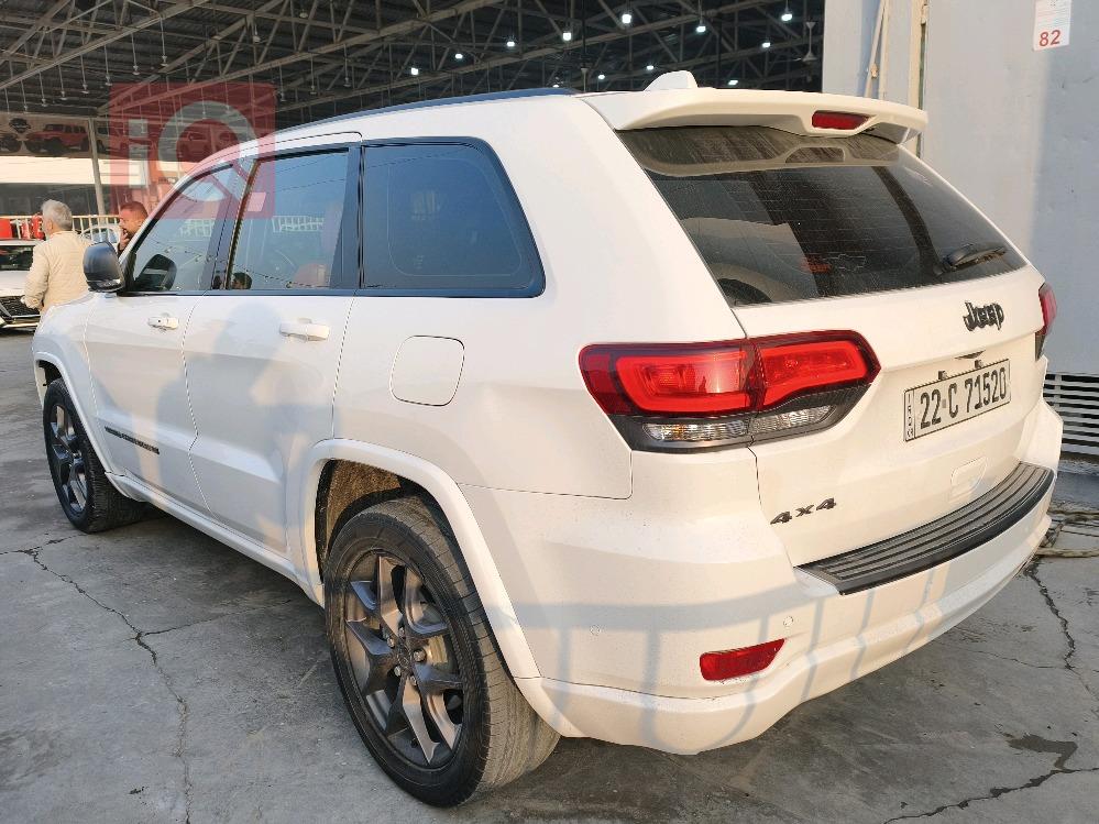 جیپ گراند شیرۆکی